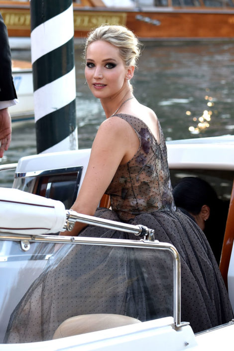 gallery-1504667272-jennifer-lawrence-venezia-74-barca